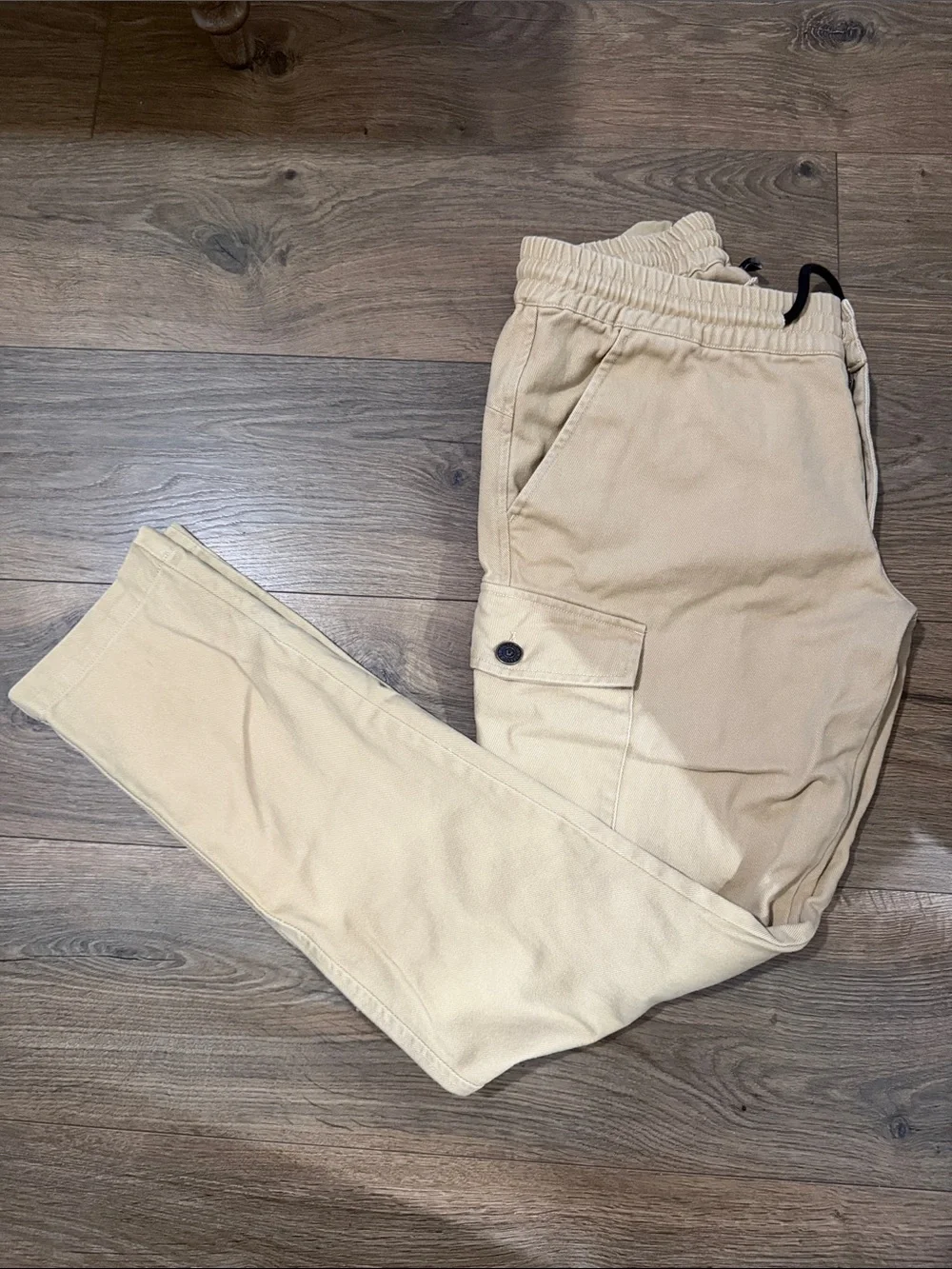 True Religion Men's Cargo Joggers in Light Tan size 32